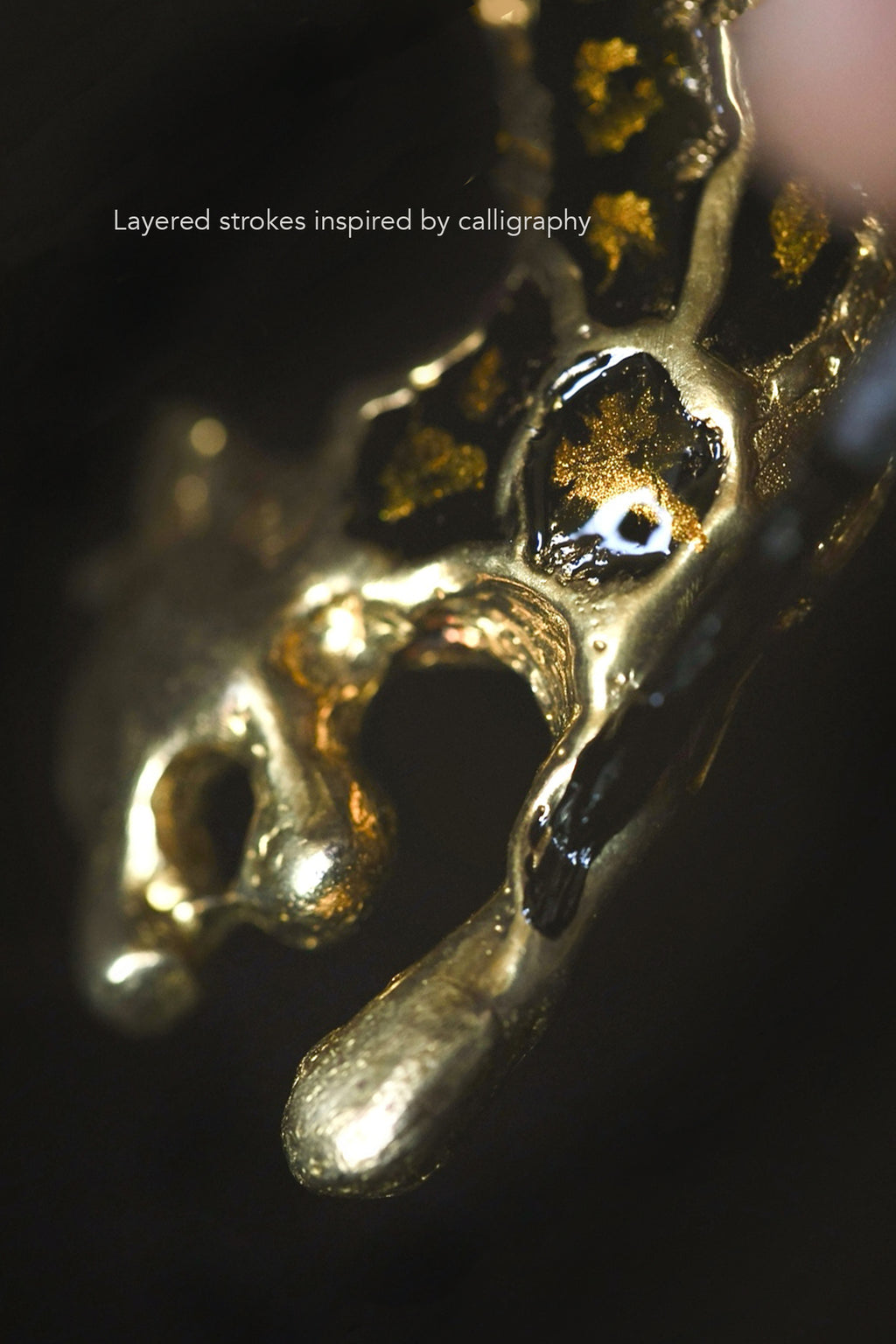 GOLDEN LEOPARD Natural Lacquer Brooch